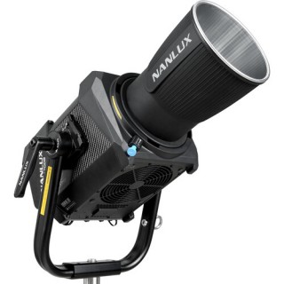 Nanlux Evoke 1200B Spot Light with FL-35YK Fresnel Lens and Flight Case Nanlux Evoke 1200B Spot Light with FL-35YK Fresnel Lens and Flight Case