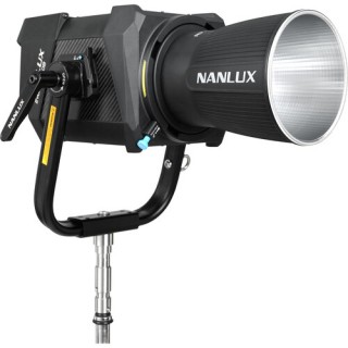 Nanlux Evoke 1200B Spot Light with FL-35YK Fresnel Lens and Flight Case Nanlux Evoke 1200B Spot Light with FL-35YK Fresnel Lens and Flight Case